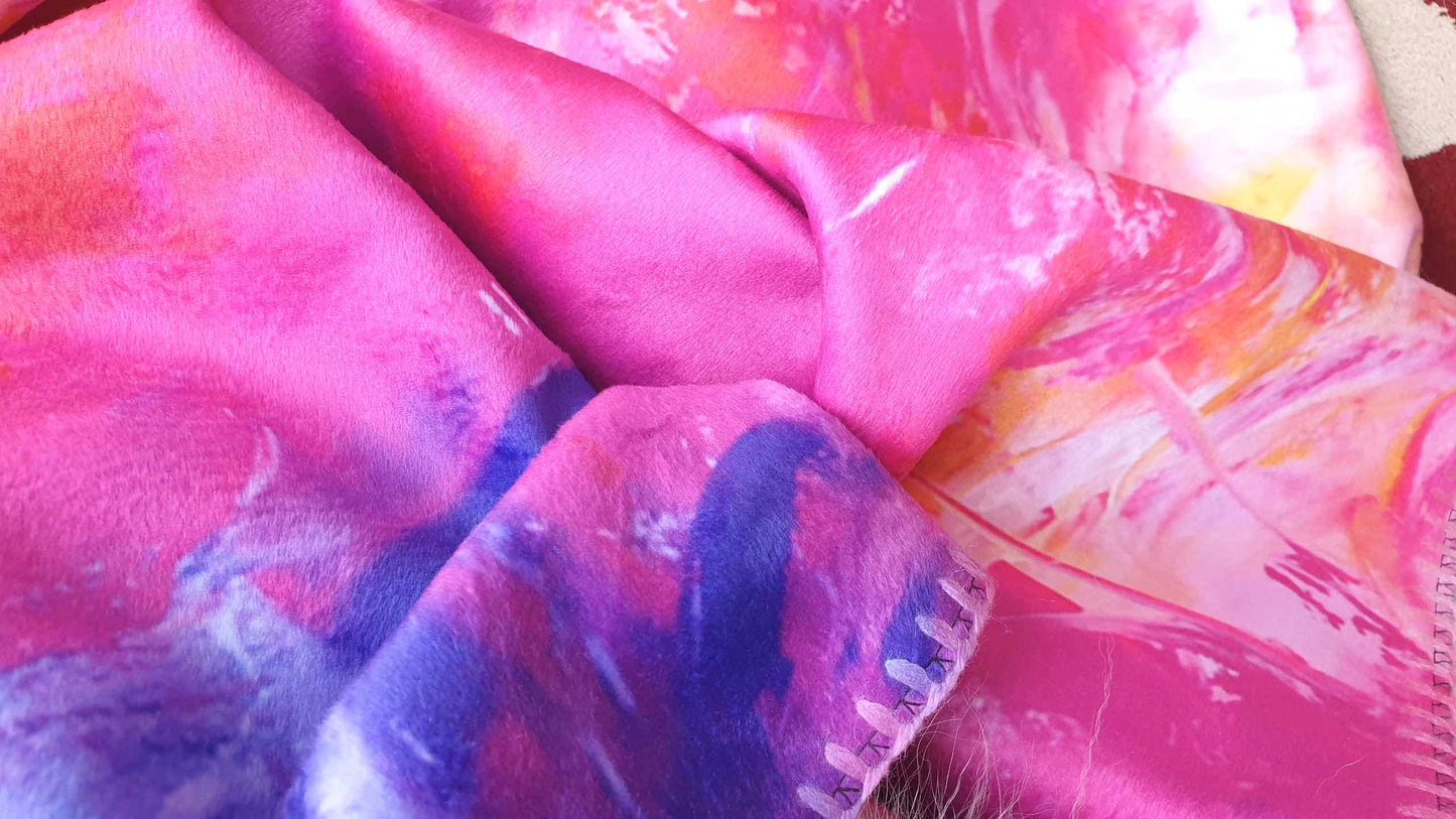 Detail Kuscheldecke LA MER, Farben: Pink, Violett, Weiß