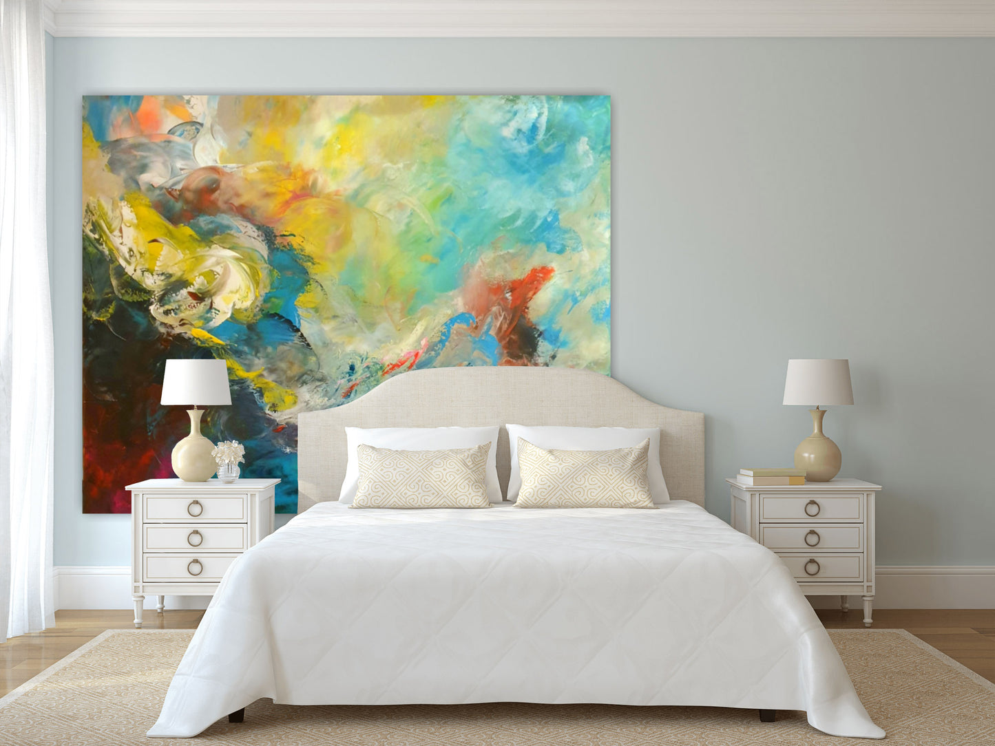 Wandteppich FOREST GUMP 200 x 170 cm als dekorativer Hintergrund auf Wand hinter cremefarbenem Ehebett mit 2 Nachttischen mit Stehlampen
