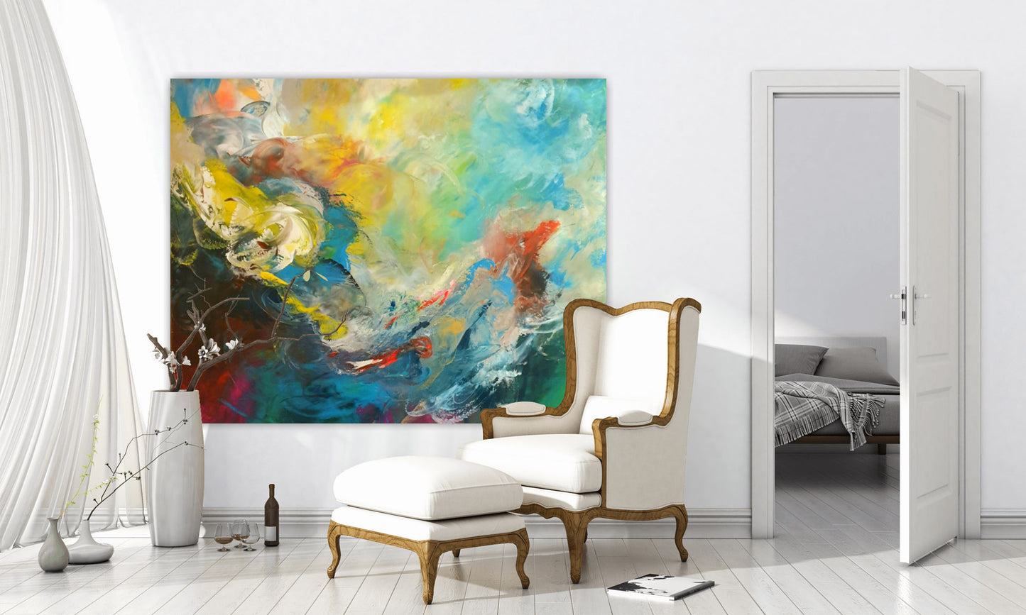 Wandteppich FOREST GUMP an weißer Wand hinter stilvollem Sessel mit Fußhocker  neben einem Fenster mit wehender Gardine und weißer hoher Bodenvase